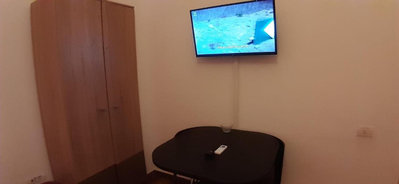 Happyrooms Piata Romana Hotel