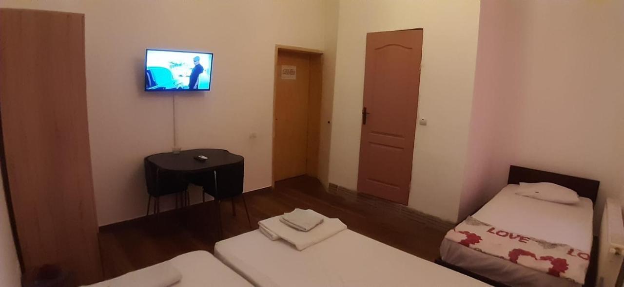 Happyrooms Piata Romana Hotel 3*