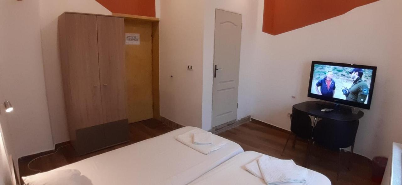 Happyrooms Piata Romana 3*
