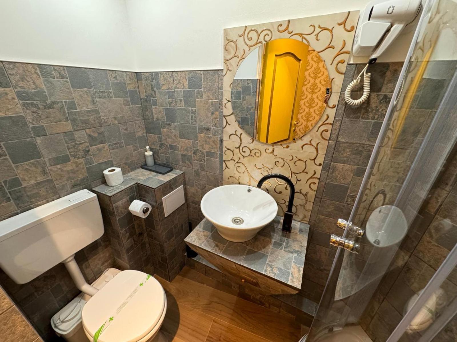 Happyrooms Piata Romana Hotel Bucureşti
